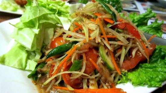 papaya-salad-things-to-eat-in-pakse