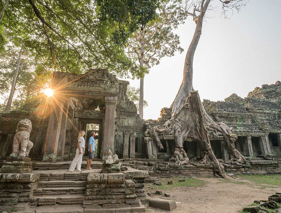 42-702-Sunrise-at-Angkor-Complex