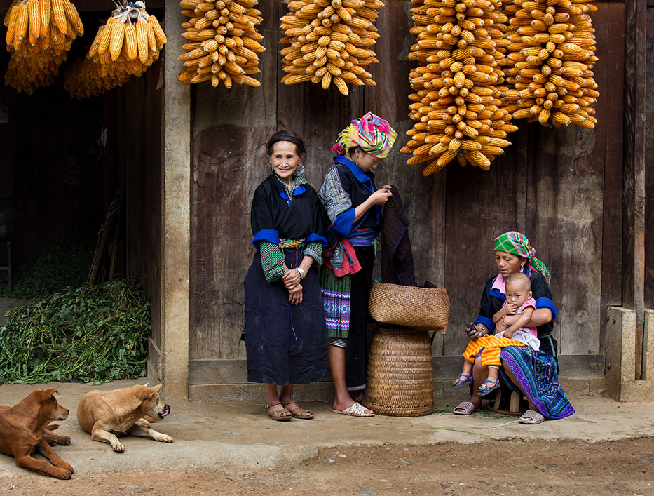 30-251-Hmong-people-near-Sapa