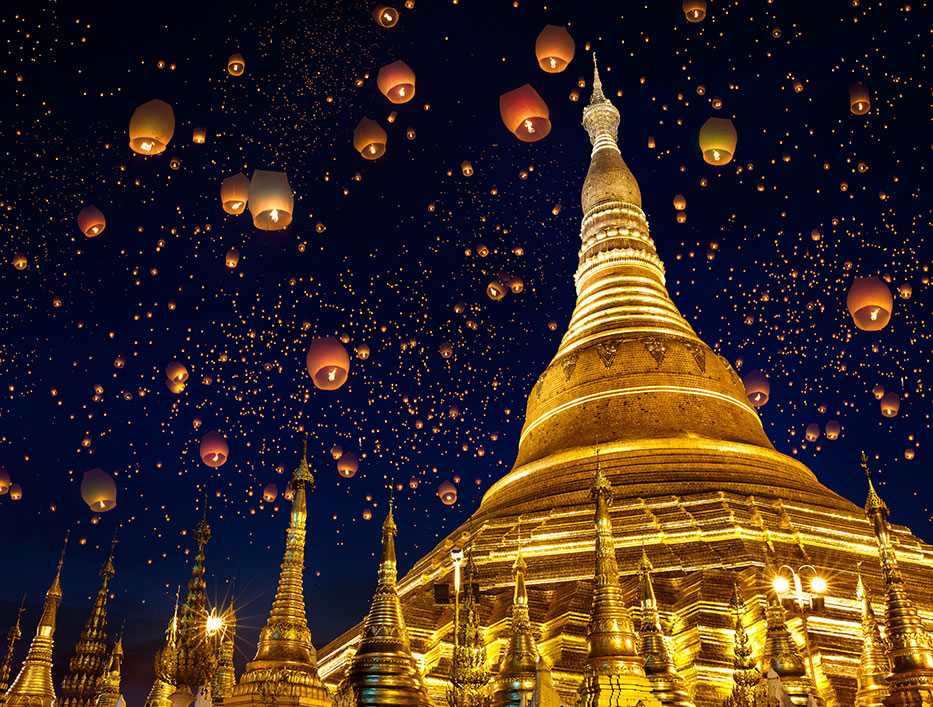 31-418-Shewdagon-pagoda-with-lanterns