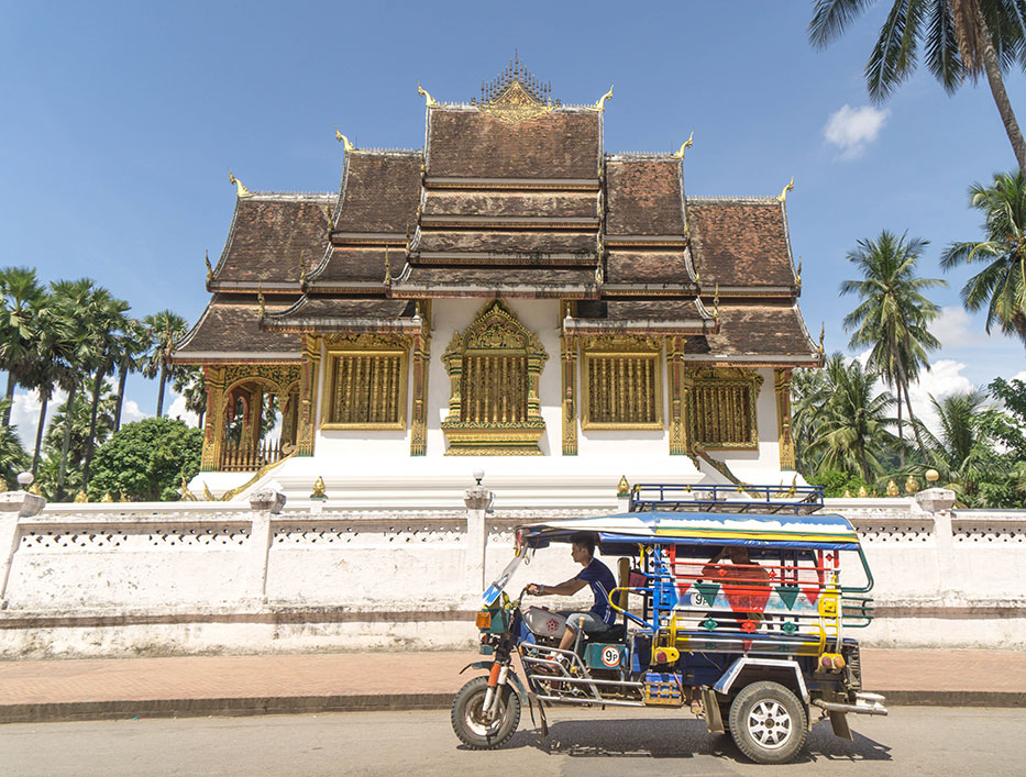 27-586-Tuk-Tuk-transportation-in-Luang-Prabang