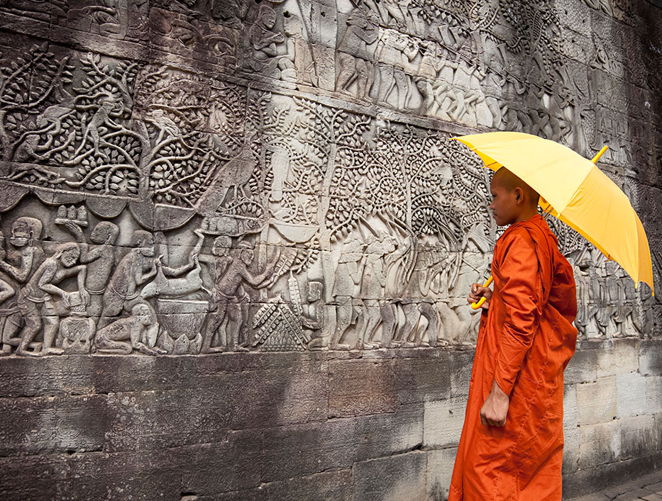 47-922-Monk-at-Angkor
