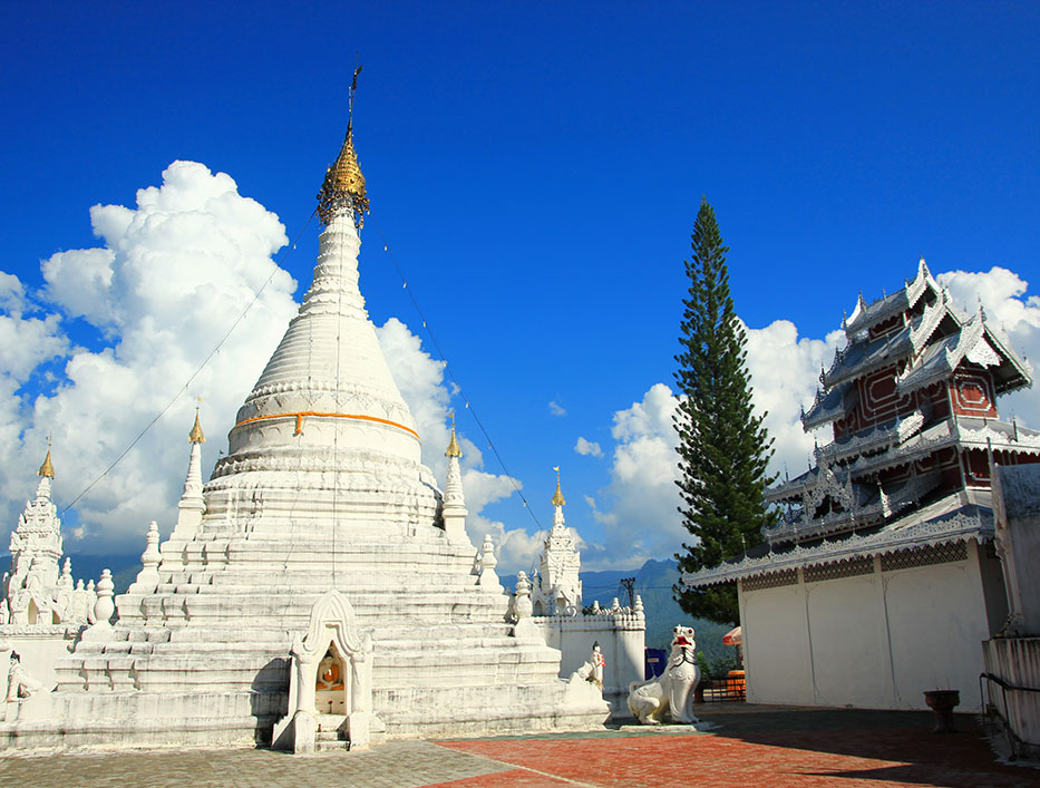 20-449-Burmese-style-pagoda-Mae-Hong-Son