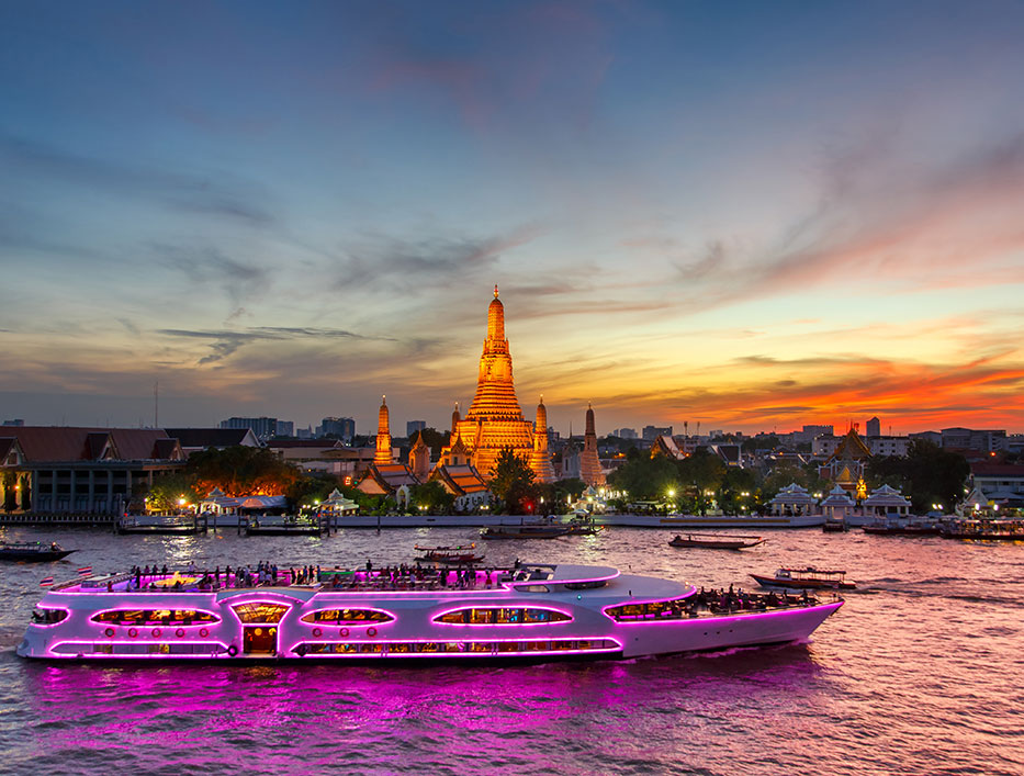 20-223-Wat-Arun-cruise-in-twilight-time-Bangkok