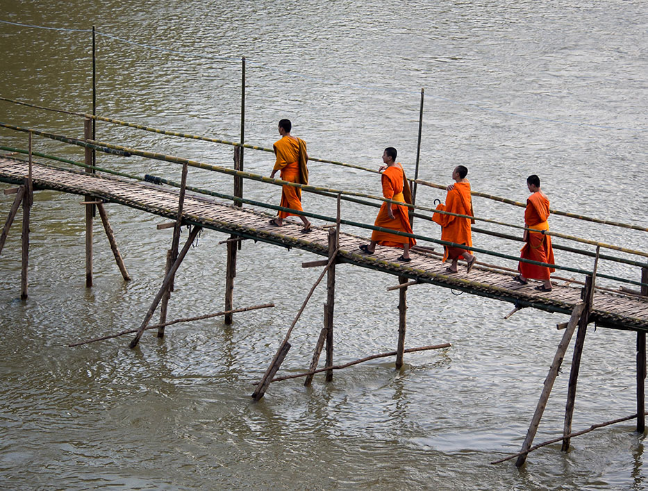 17-933-Novice-Buddhist-Monks-Luang-Prabang