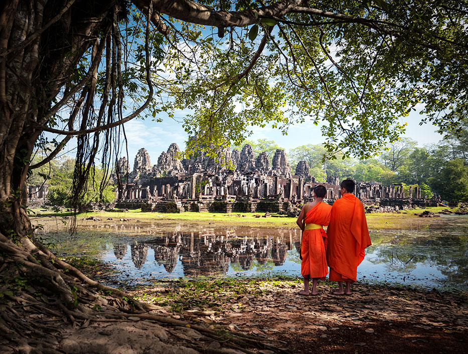 58-9-Angkor-Wat-monks