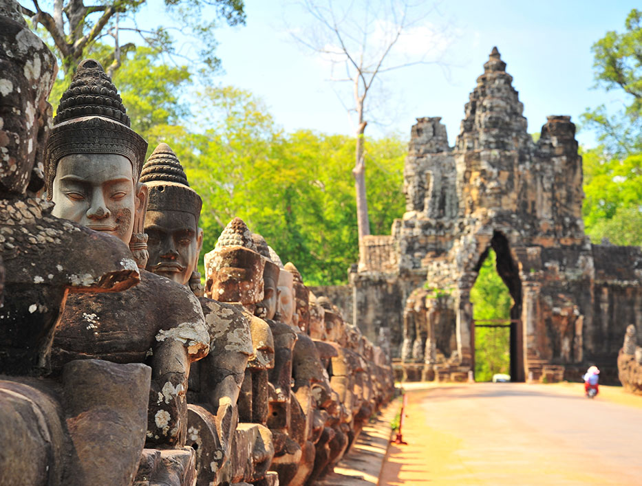 13-546-Stone-gate-of-Angkor-Thom