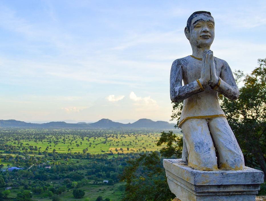 39-501-Statue-at-the-Phnom-Sampeau-Pagoda